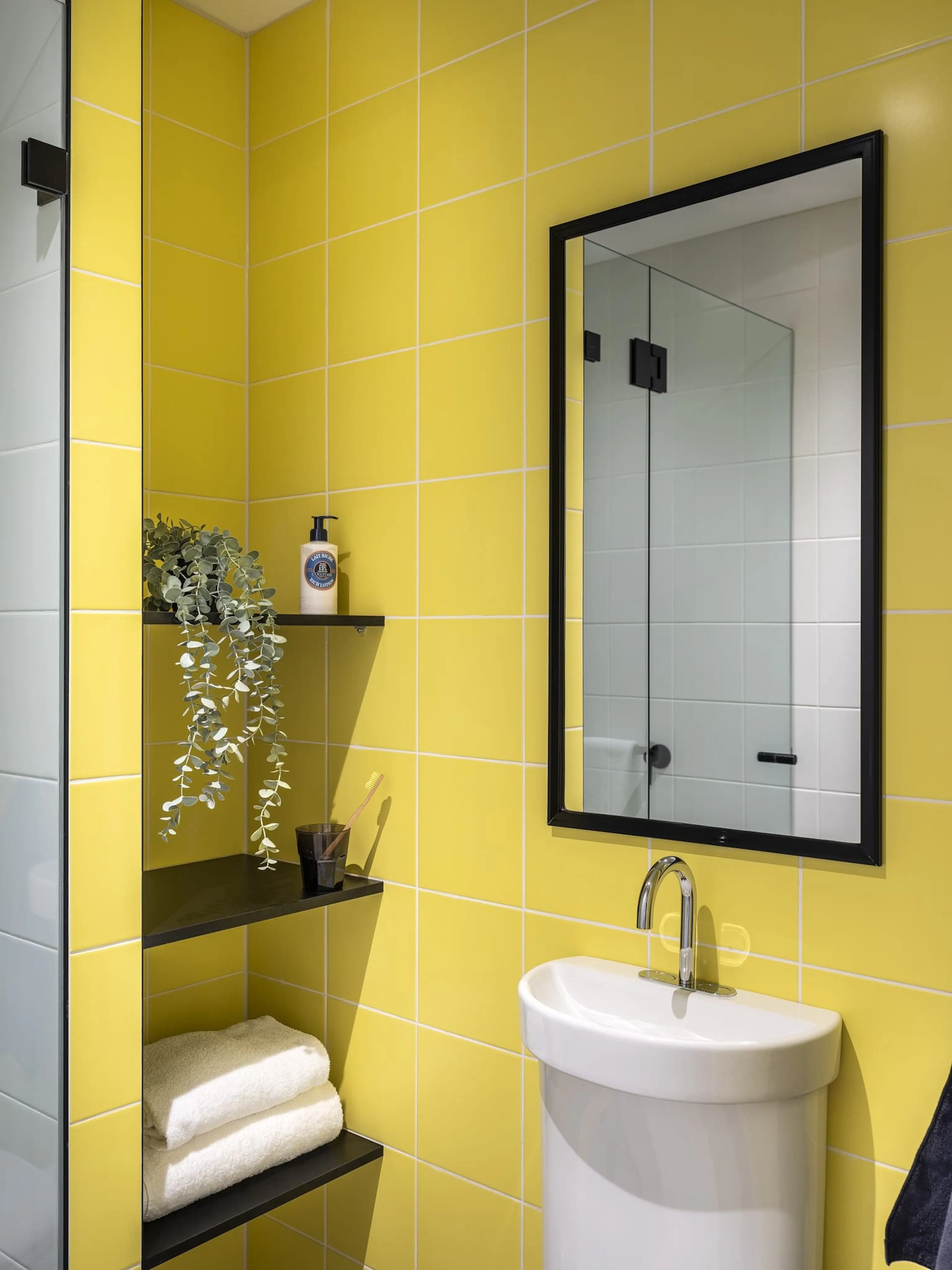 Studio BATHROOM 2