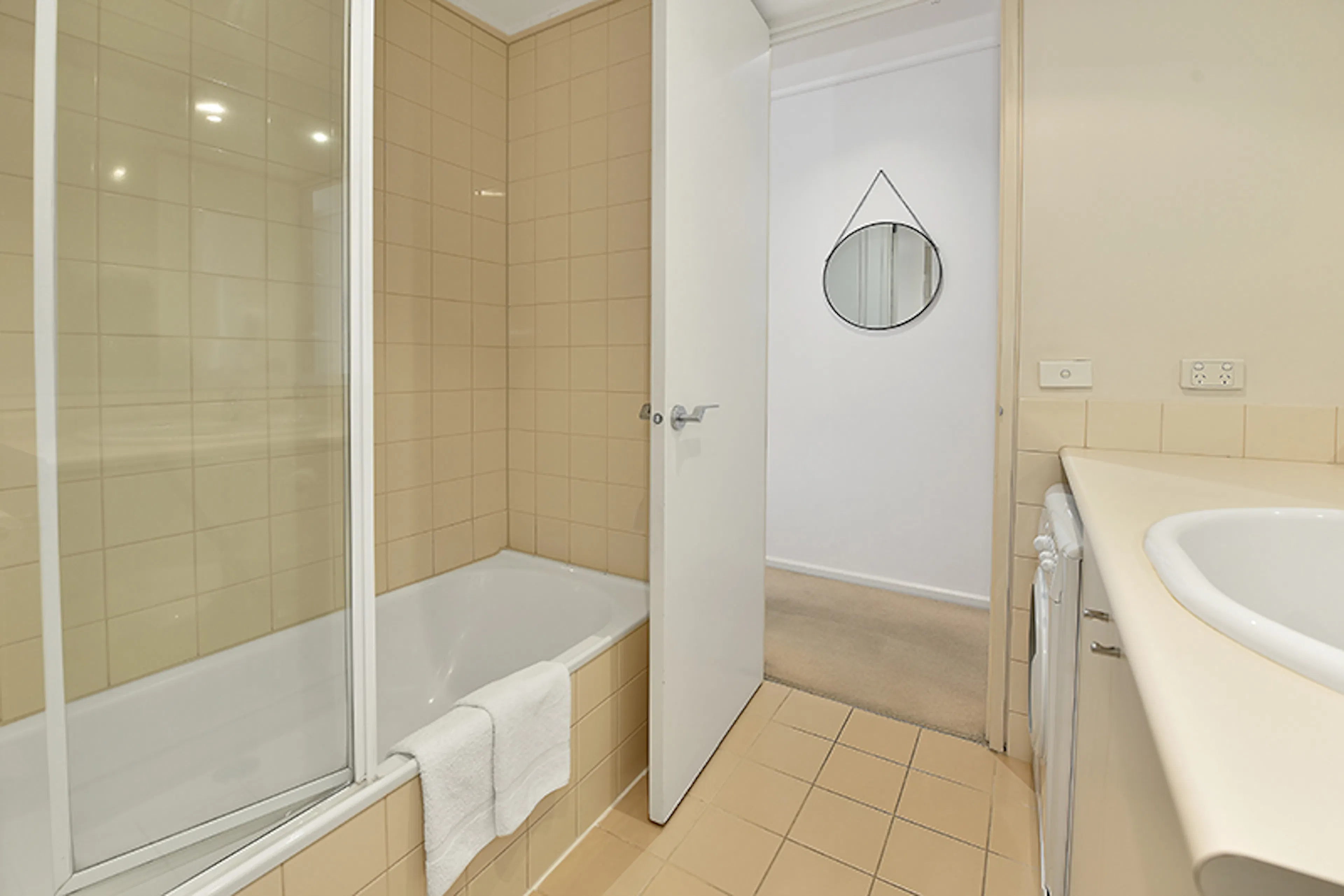 Apartment 606 BATHROOM 3