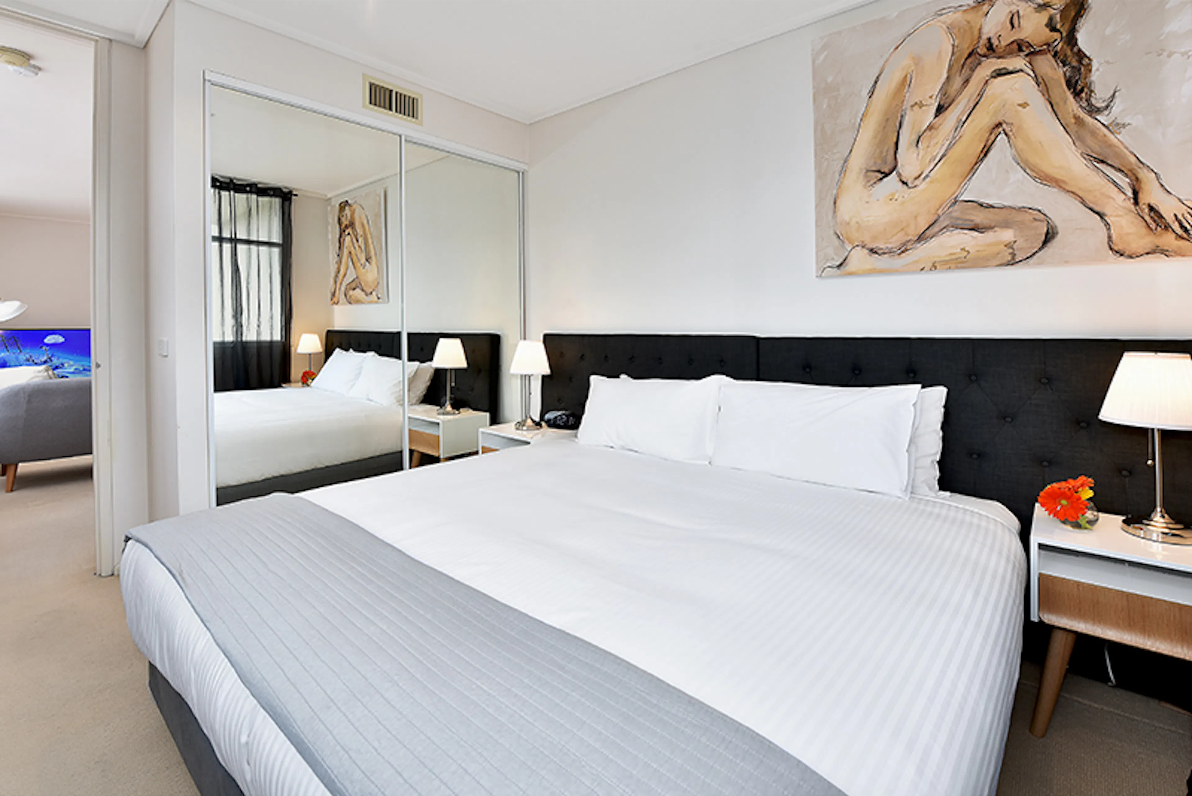 Apartment 606 ROOM 1