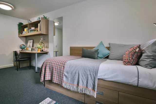Classic Shared Apartment room image 1
