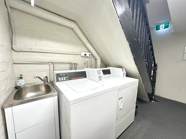 Queen Bed Ensuite room image 1