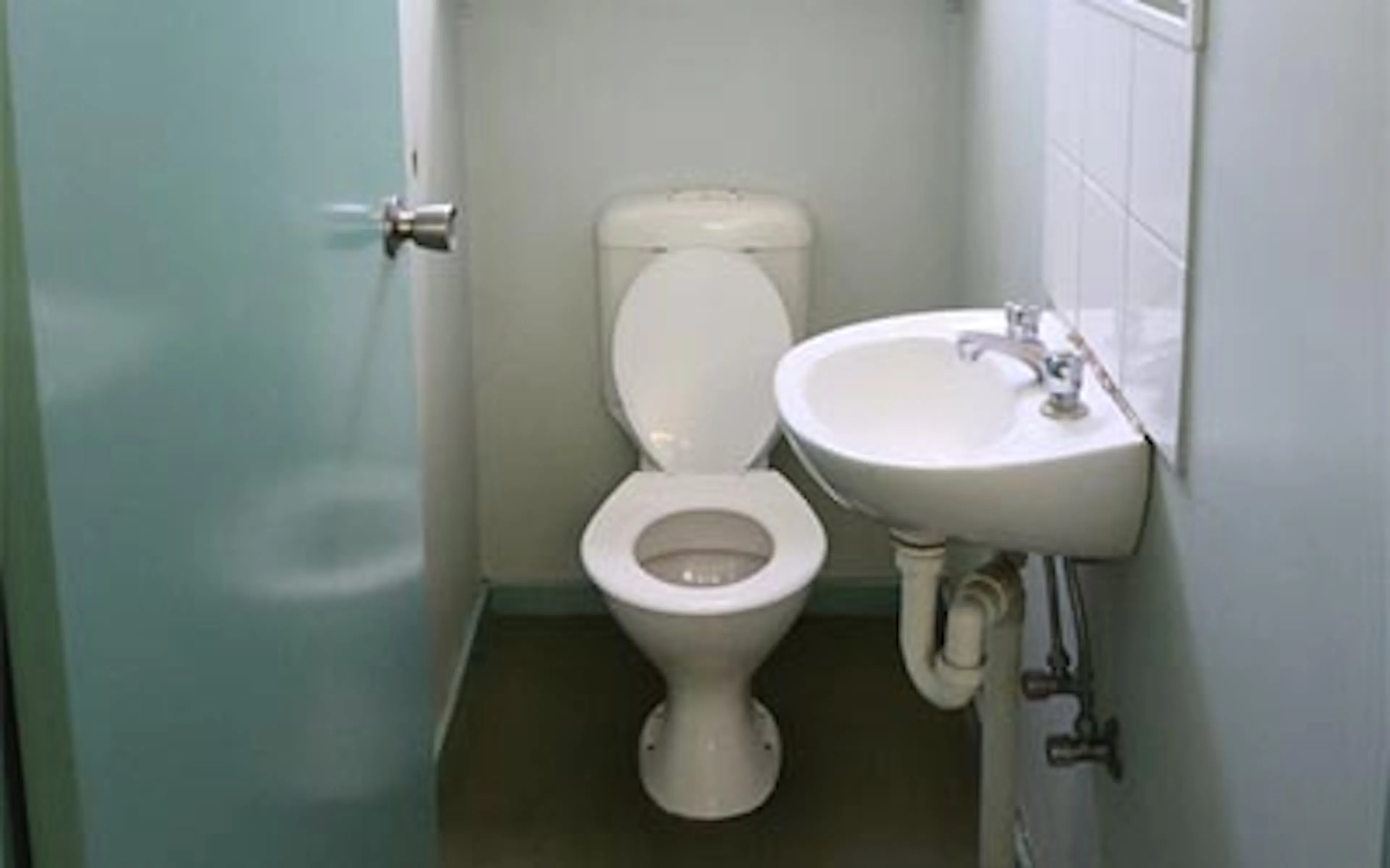 2 Bedroom Apartment BATHROOM 3