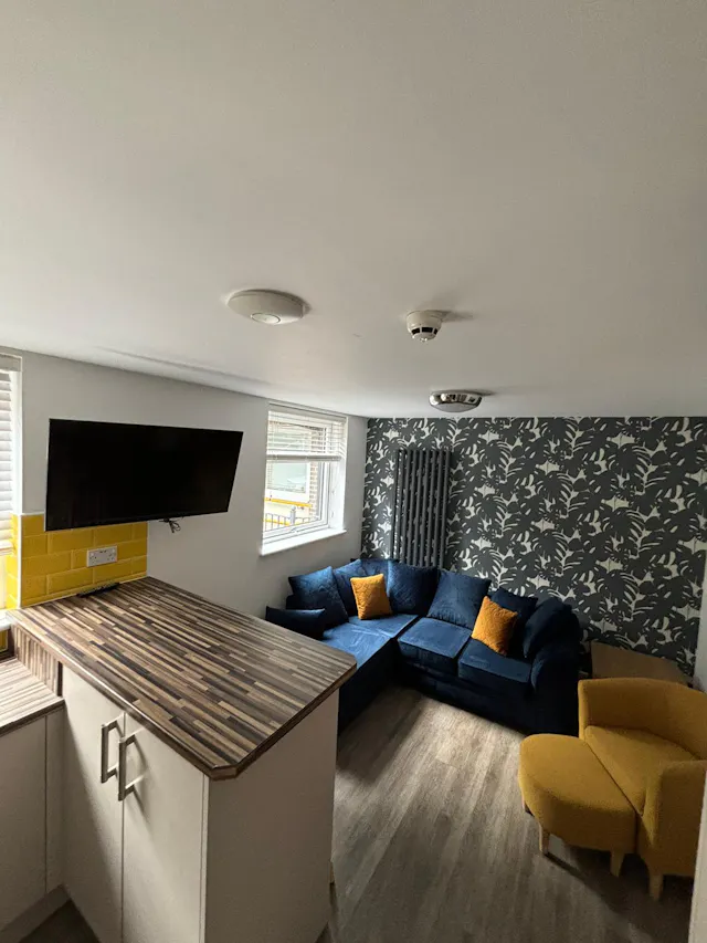4 Bed Flat room image 1