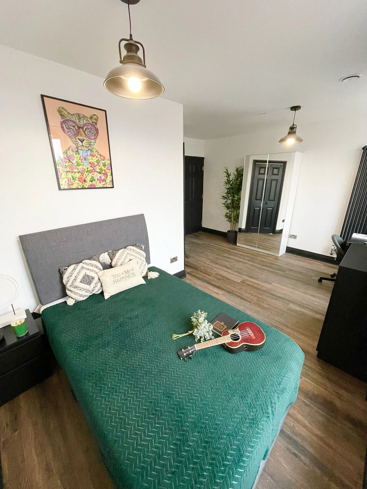 ROOM ROOM