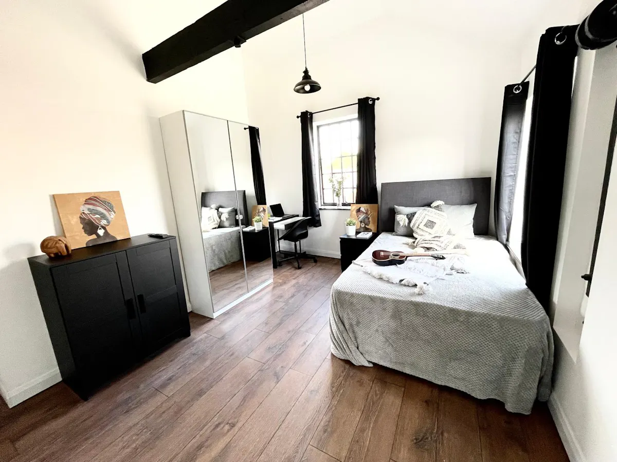 ROOM ROOM