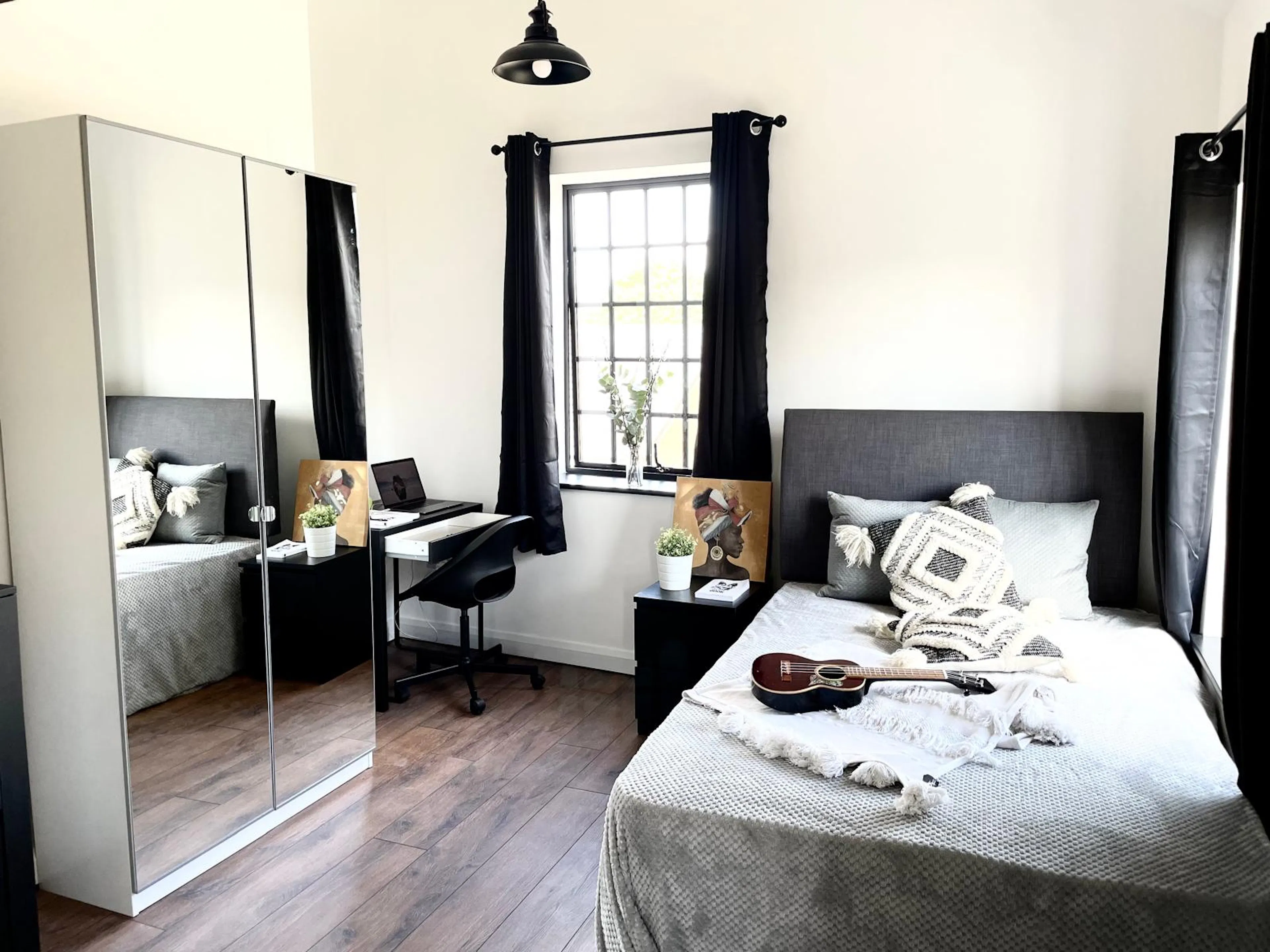ROOM ROOM 1