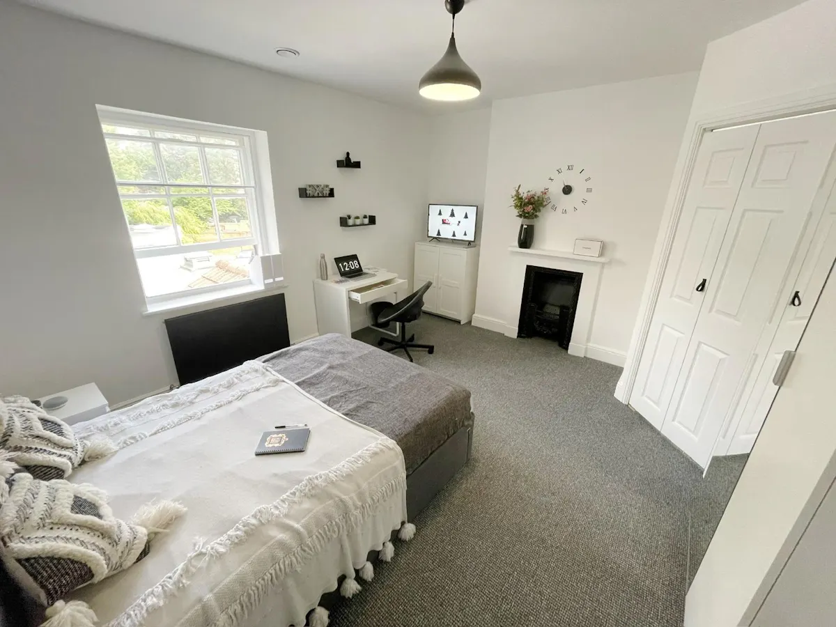 ROOM ROOM