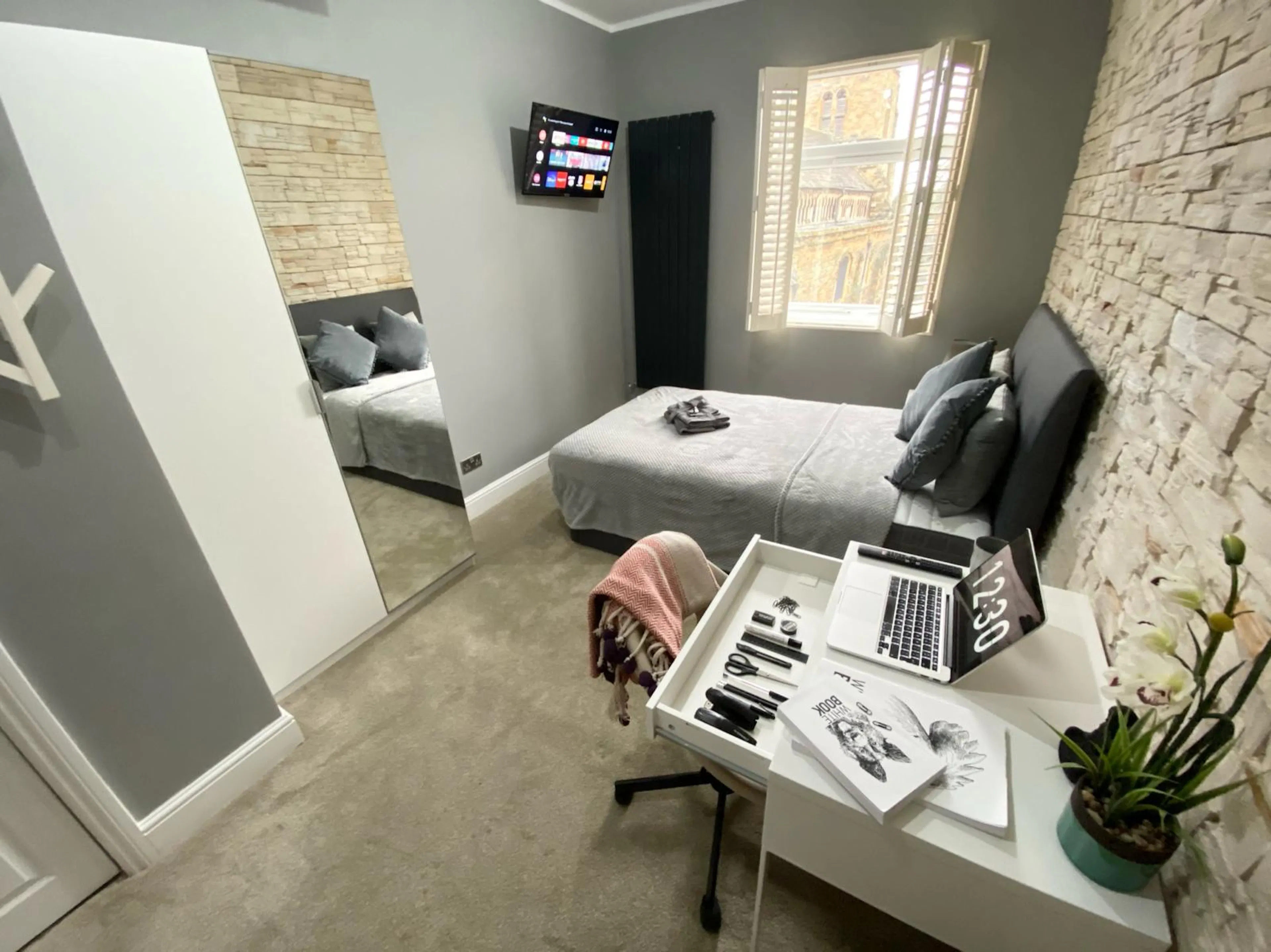 ROOM ROOM 1