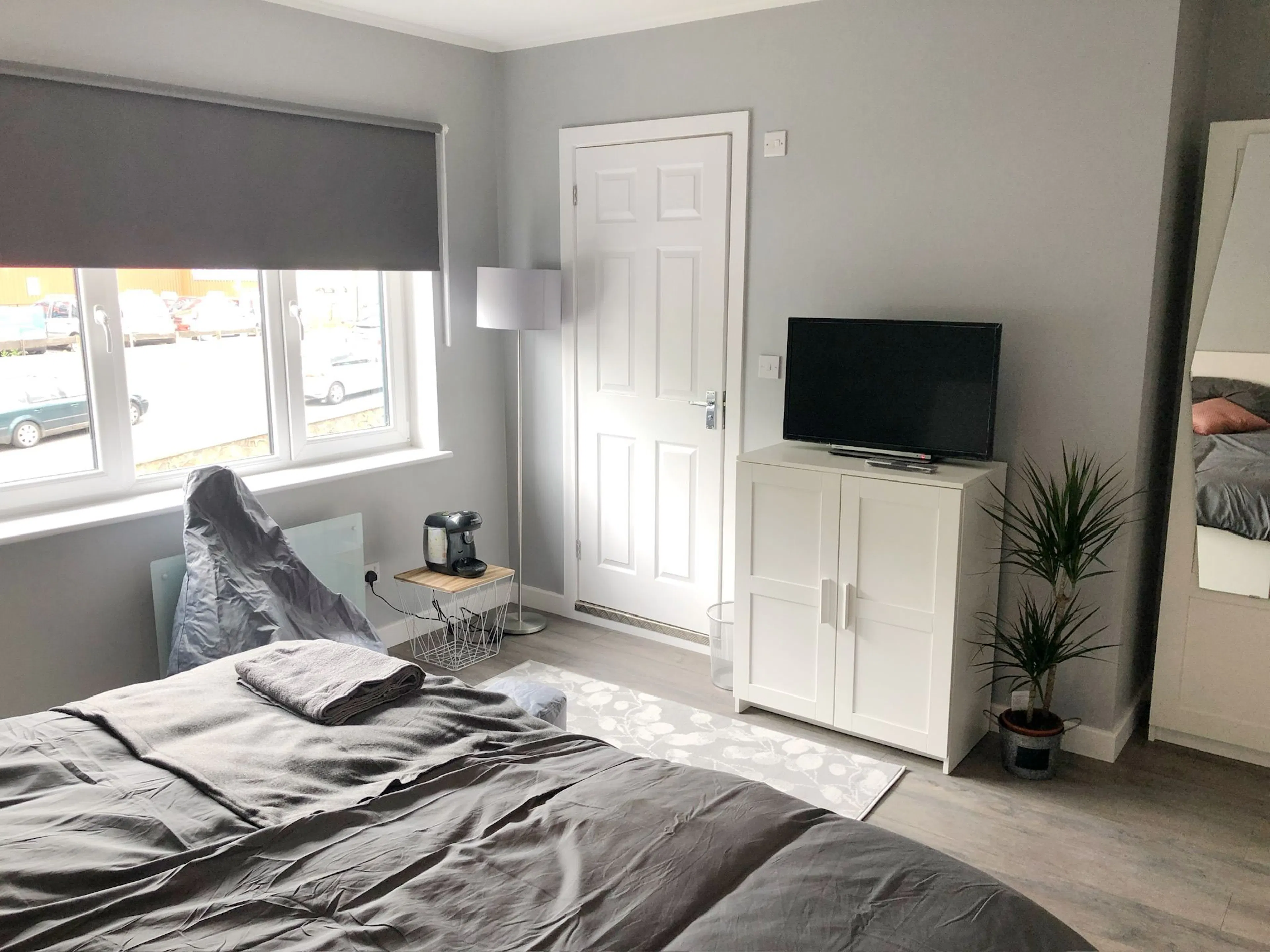 ROOM ROOM 4