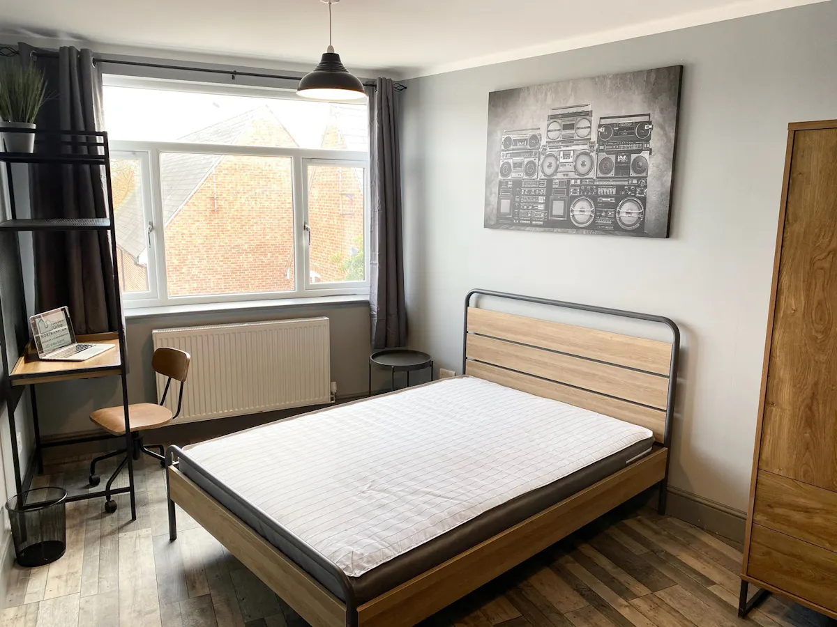 ROOM ROOM
