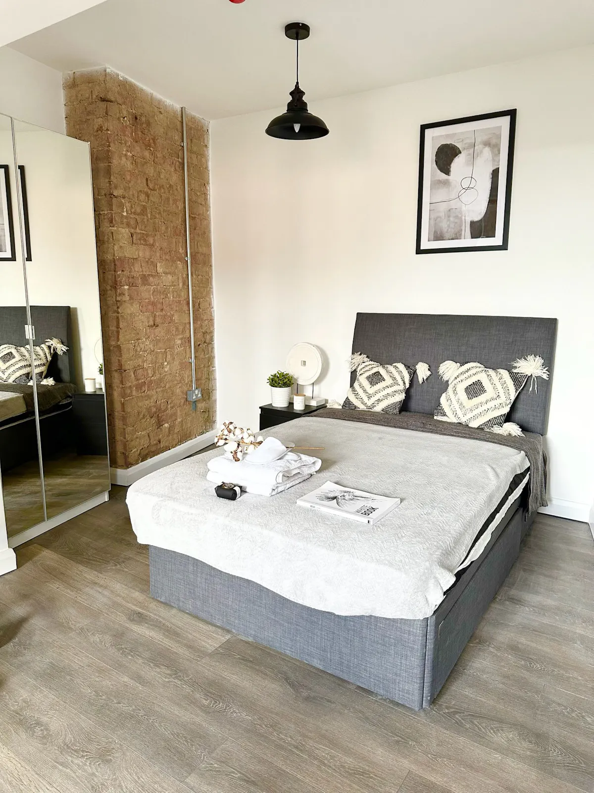 ROOM ROOM