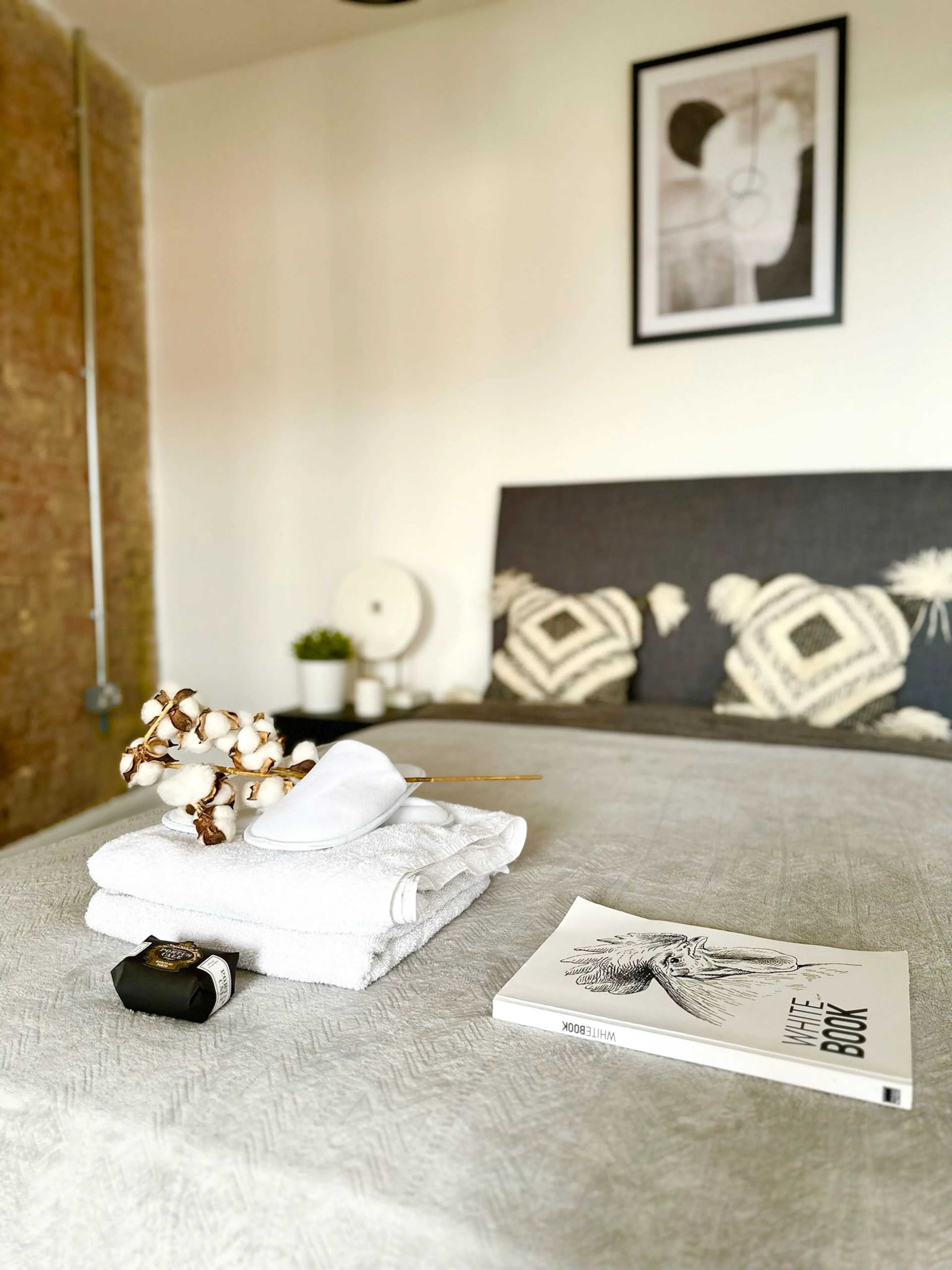 ROOM ROOM 1