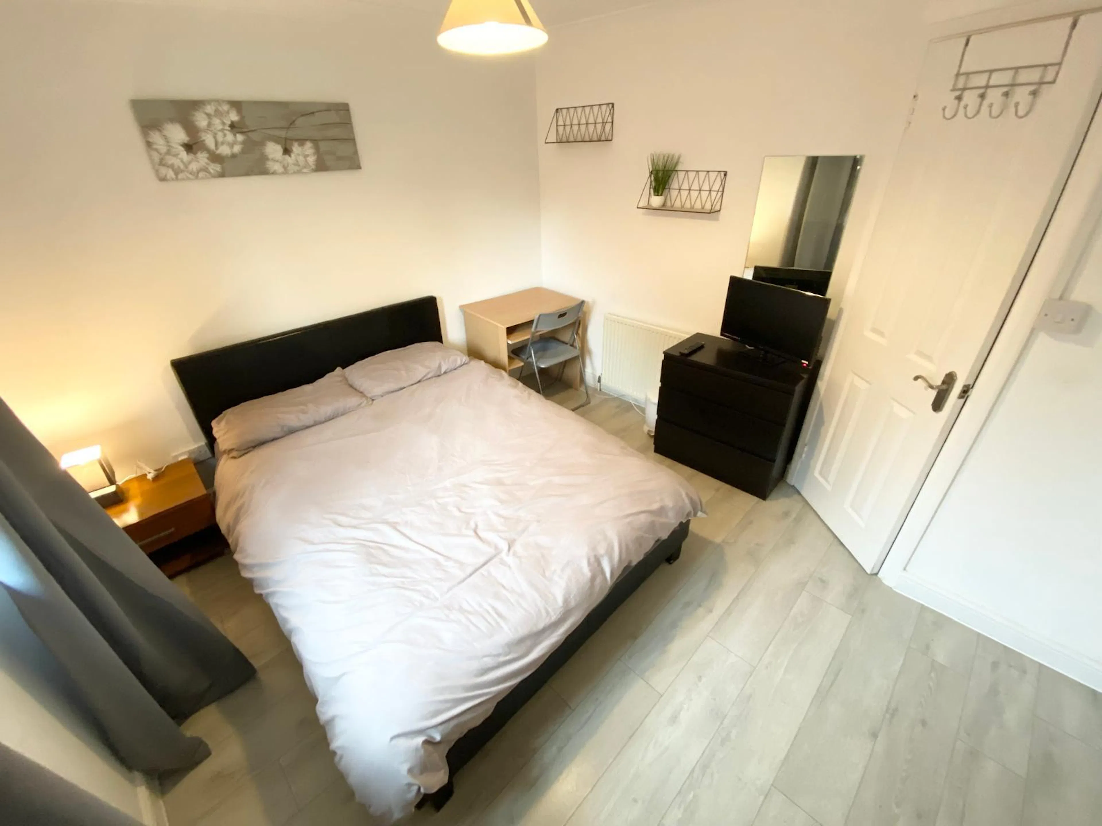 ROOM ROOM 1
