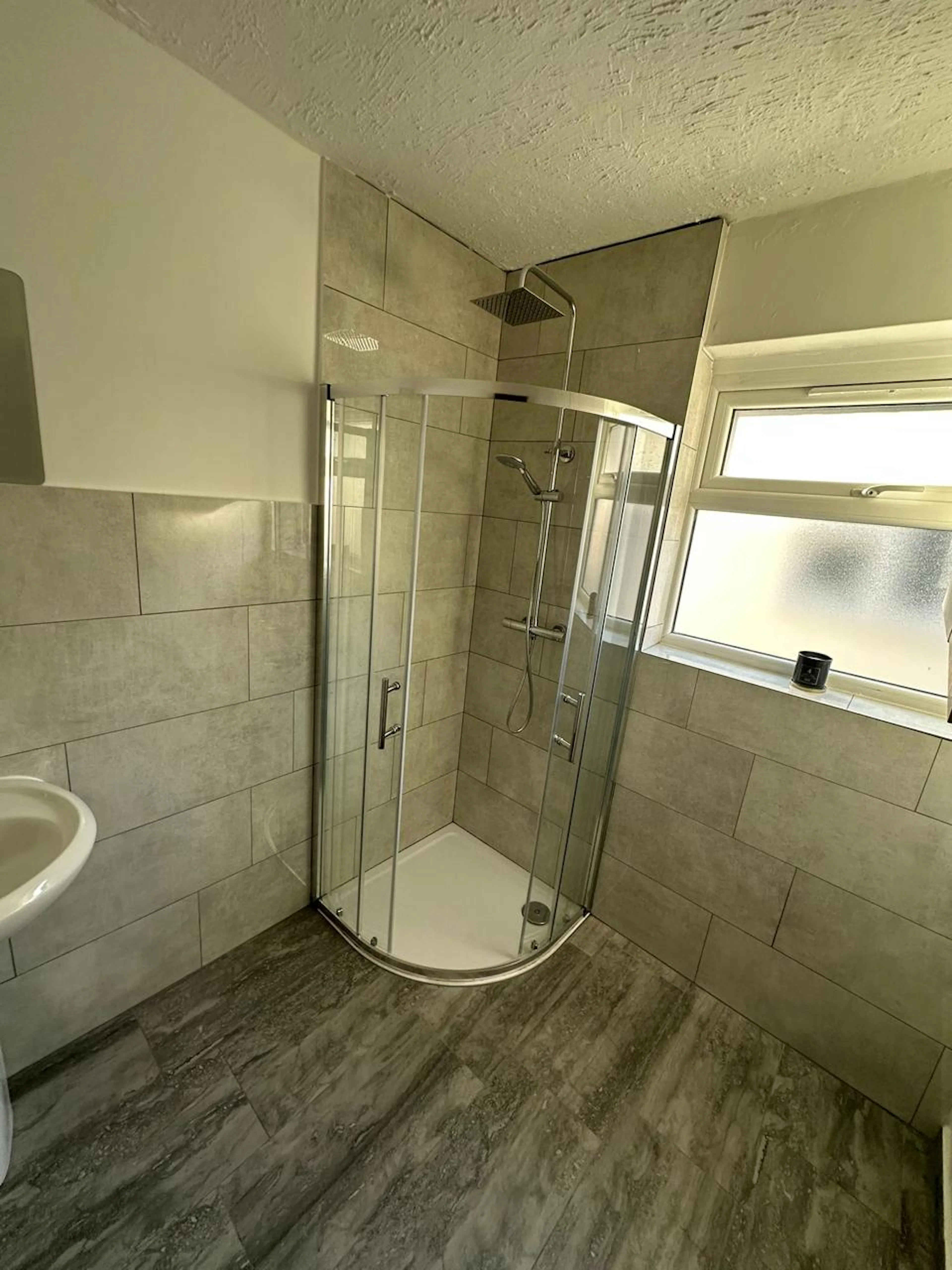 Big Double BATHROOM 3