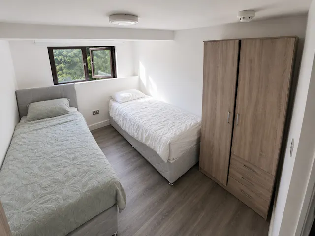 Ensuite Twin Bed room image 1