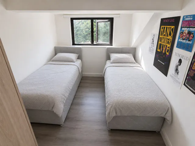Ensuite Twin Bed room image 3