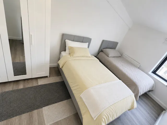 Ensuite Twin Bed room image 2