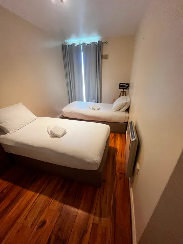 Quad Non Ensuite room image 1