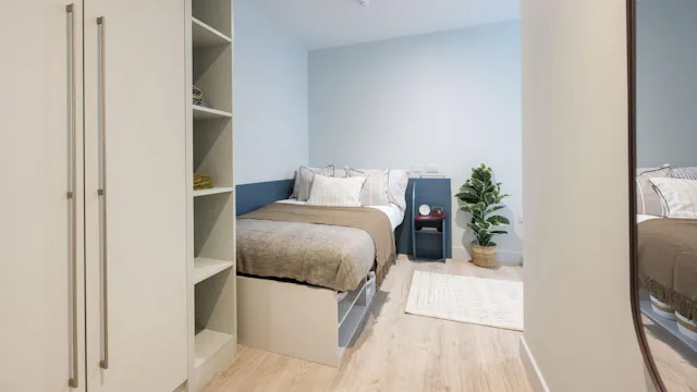 Silver Studio room image 1