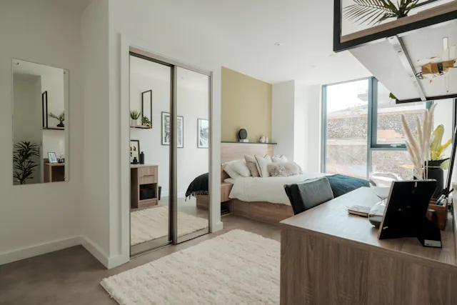 Duplex Ensuite room image 3