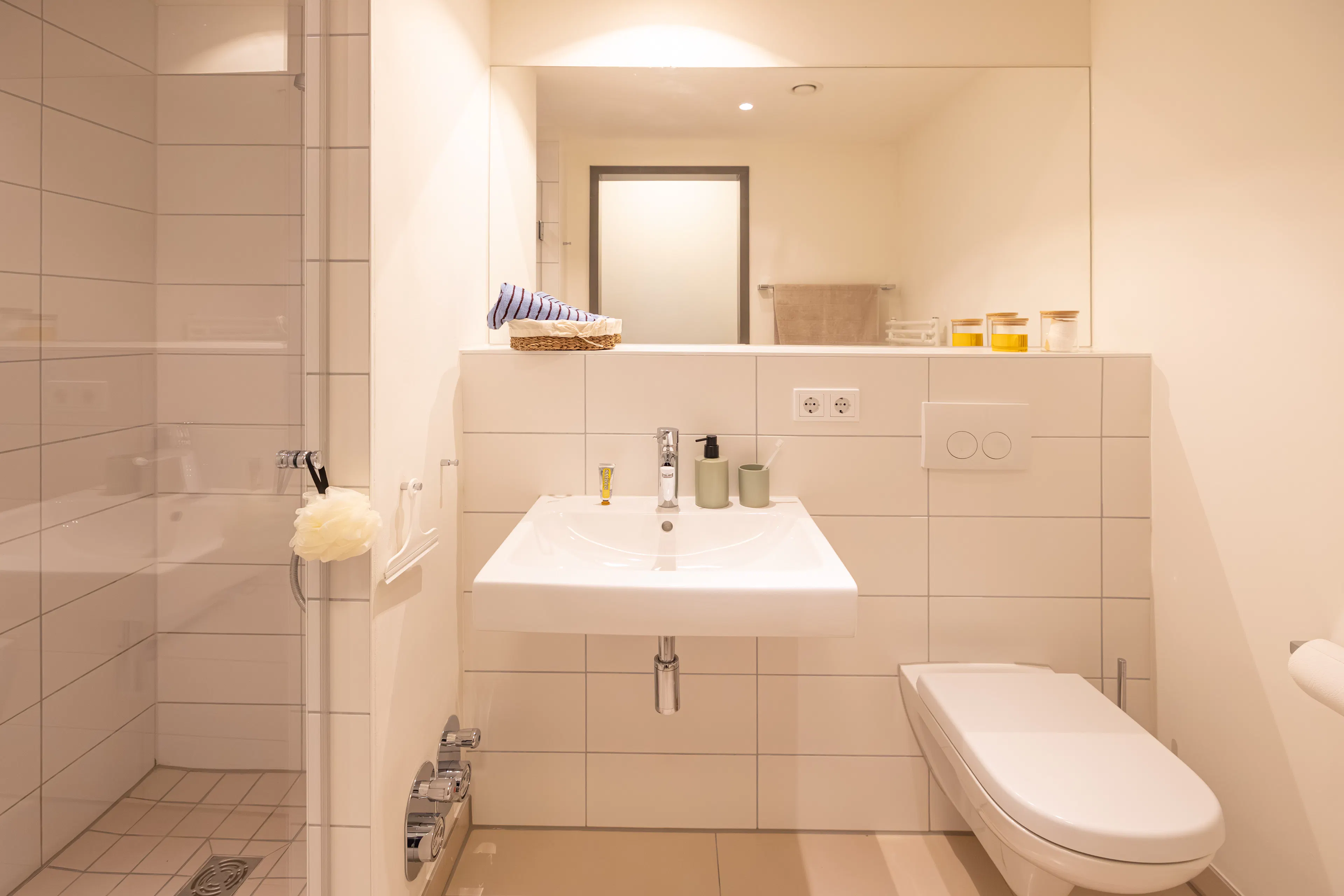 Studio S Bronze BATHROOM 3