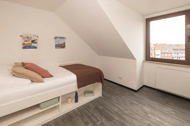 Studio Medium Attic WG Platinum room image 1