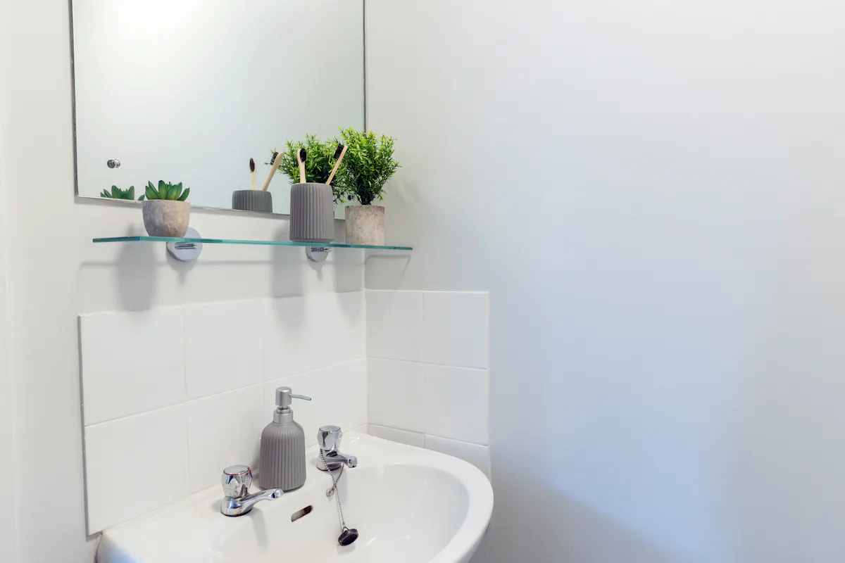 BATHROOM BATHROOM