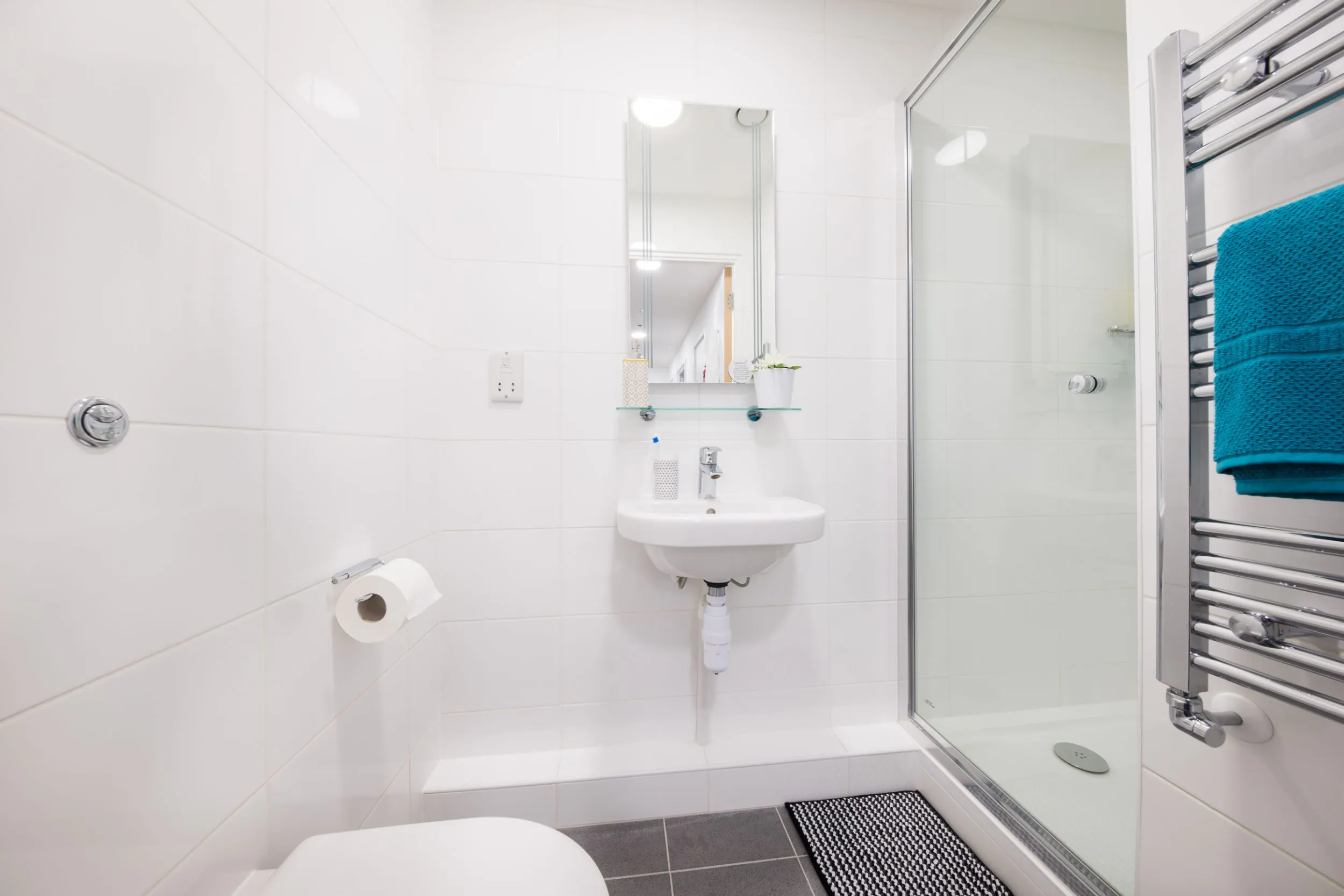 Three Bed Apartment BATHROOM 2