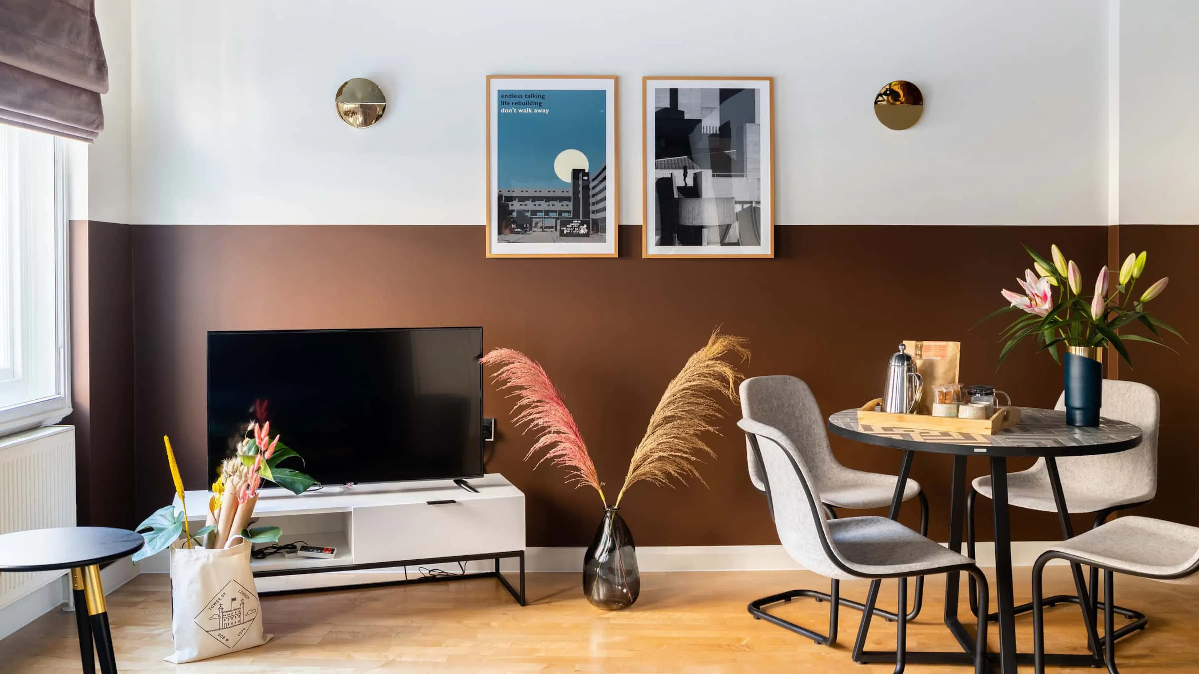 One room in 1 bedroom apartment COMMON_AREA 2