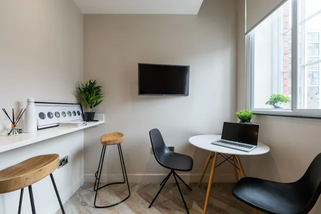 Platinum Studio room image 6