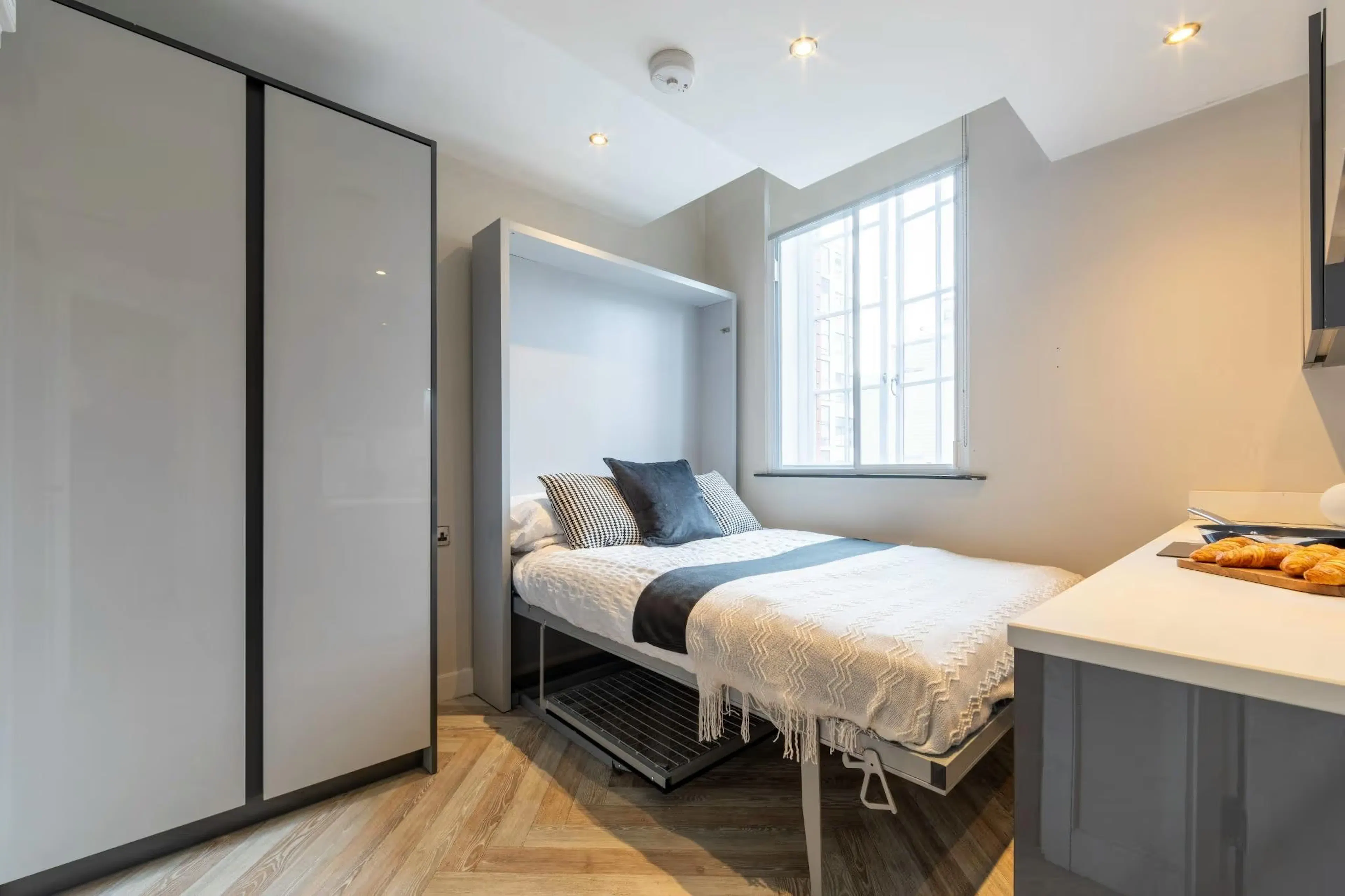 Silver Studio ROOM 1