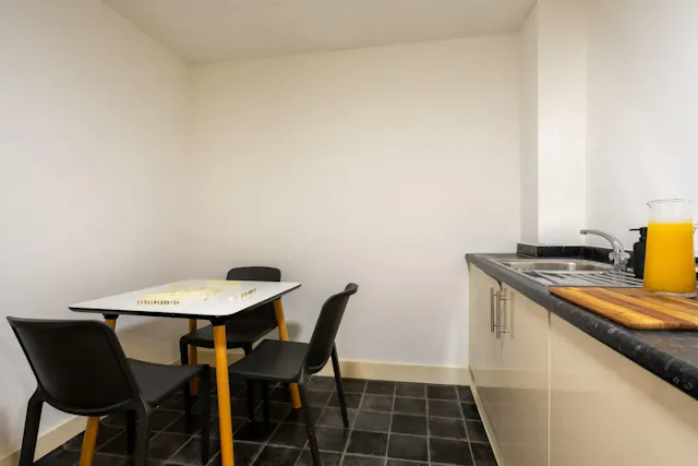 Bronze Non Ensuite Top Floor room image 4