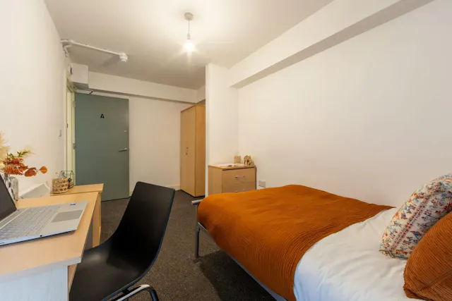 Silver Non Ensuite room image 1
