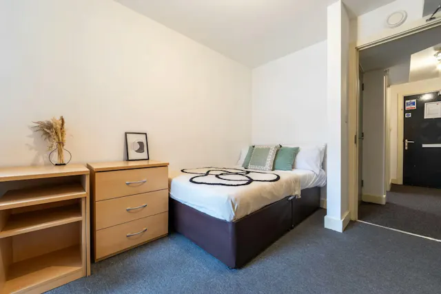 Silver Non Ensuite Top Floor room image 2