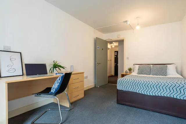 Gold Non Ensuite Top Floor room image 2