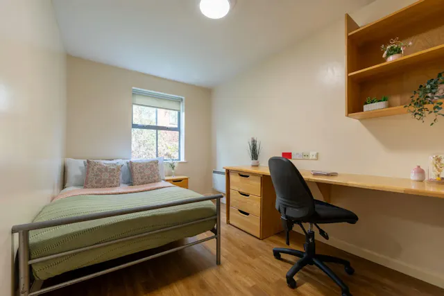 Bronze Non Ensuite room image 2