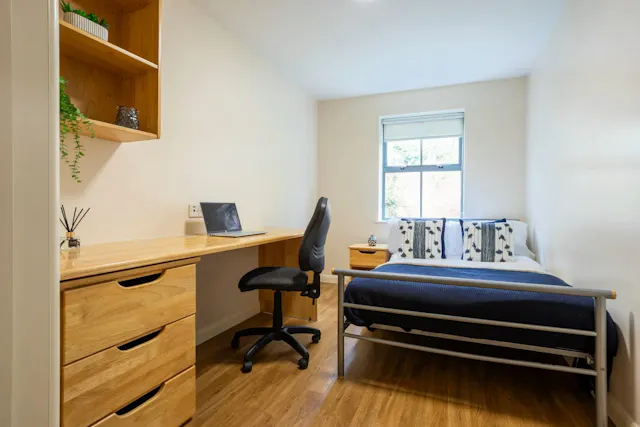 Silver Ensuite room image 1