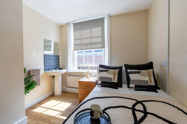 Gold Non Ensuite room image 1