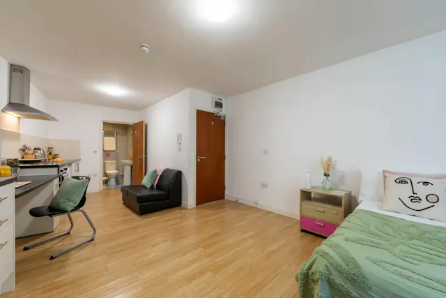 Platinum Studio room image 1