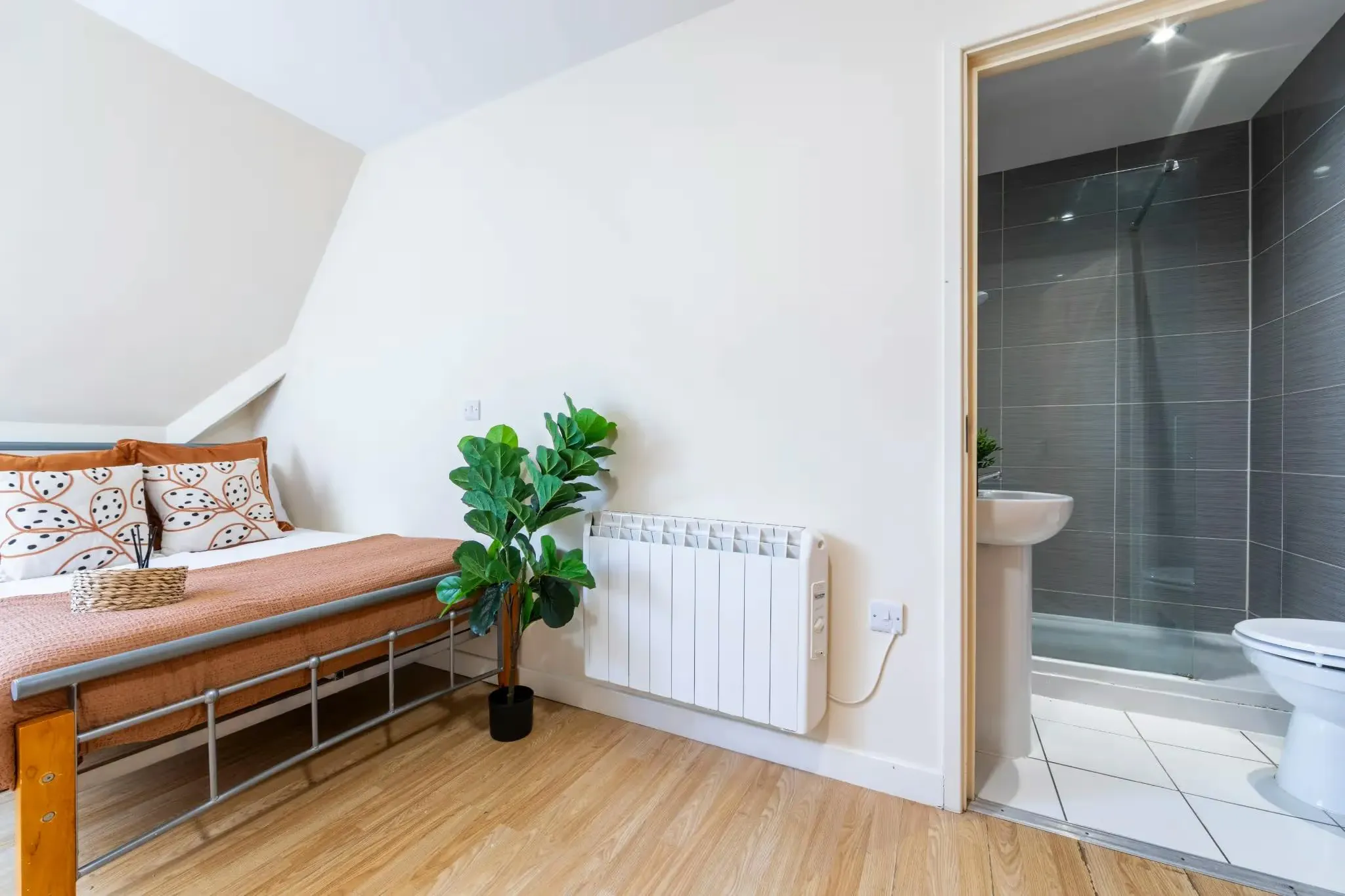 Silver Ensuite