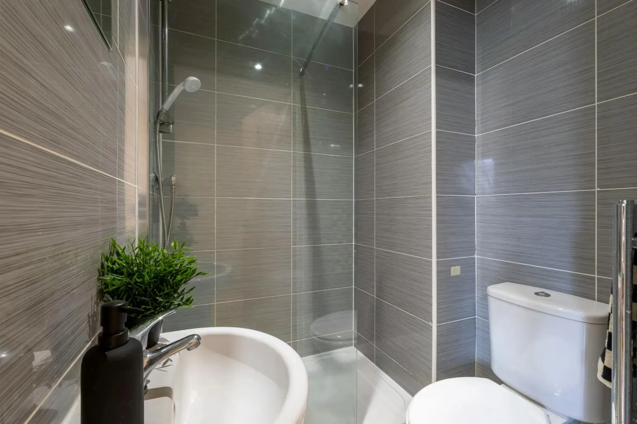 Silver Ensuite