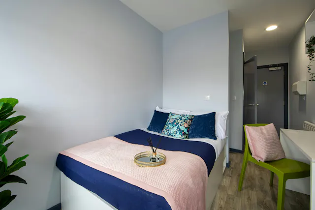 Silver Ensuite room image 1