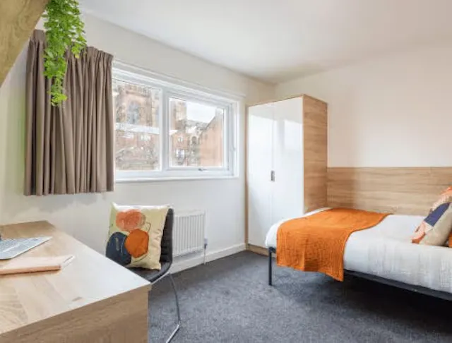 Silver Non Ensuite room image 2