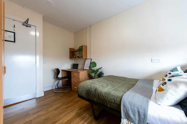 Gold Non Ensuite room image 2