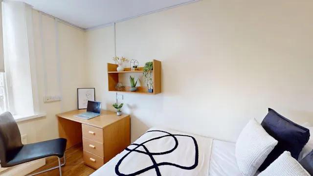 Bronze Non Ensuite room image 2