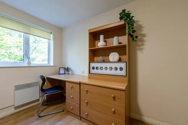 Bronze Non Ensuite room image 7