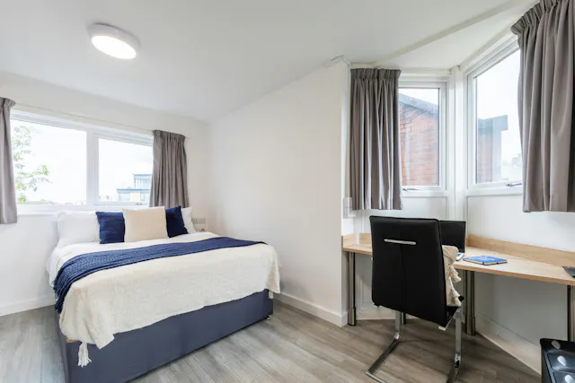 Platinum Studio  room image 2