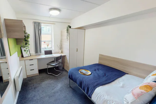 Silver Non Ensuite room image 2