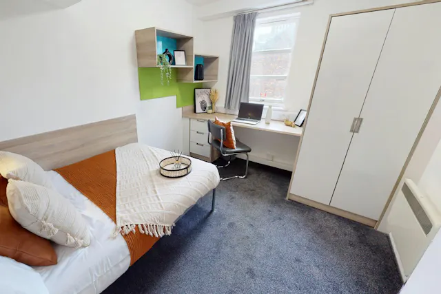 Silver Plus Non Ensuite room image 4