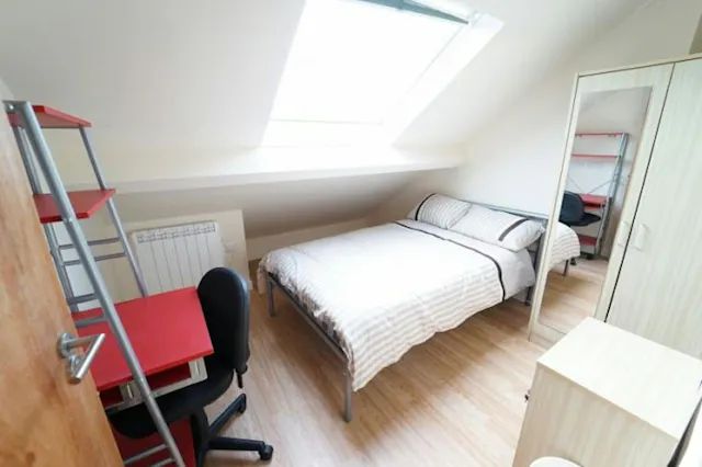 Bronze Non Ensuite room image 1